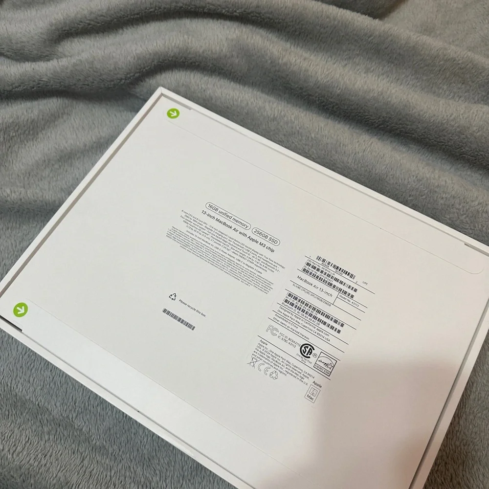 MacBook air M3 16gb unified ram 256 storage